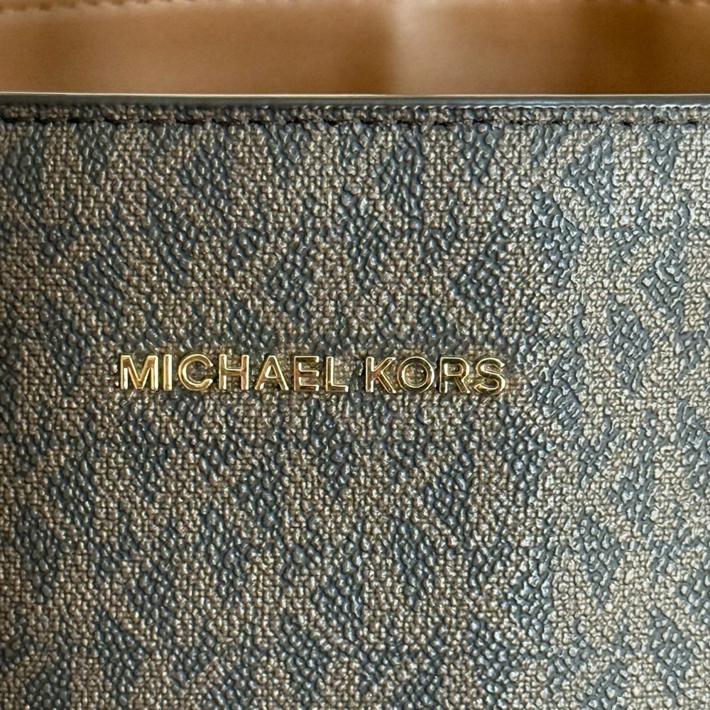 Michael Kors Voyager East West Tote Bag! EUC!! - Picture 14 of 15